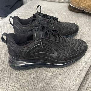 NWT NIKE AIR MAX 720